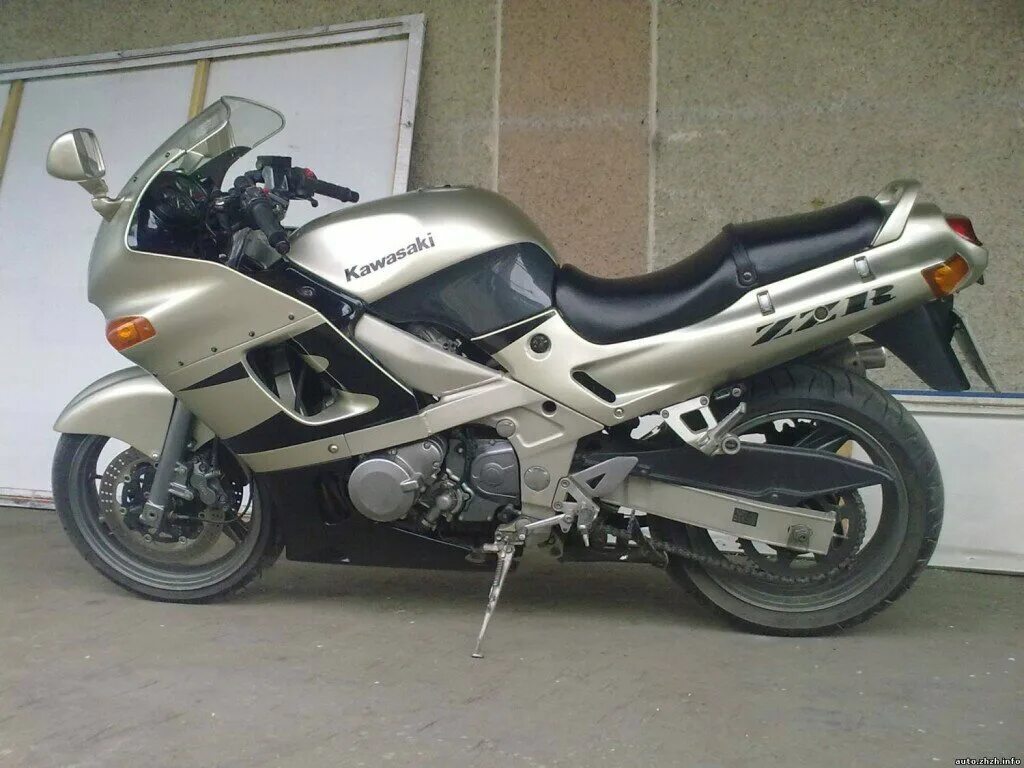 Кавасаки zzr 400. Kawasaki zzr 400 1. Мотоцикл кавасаки ззр 400. Кавасаки zzr 400. Kawasaki zzr 400.