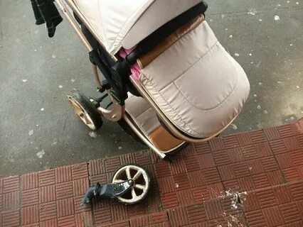 Сломалась коляска