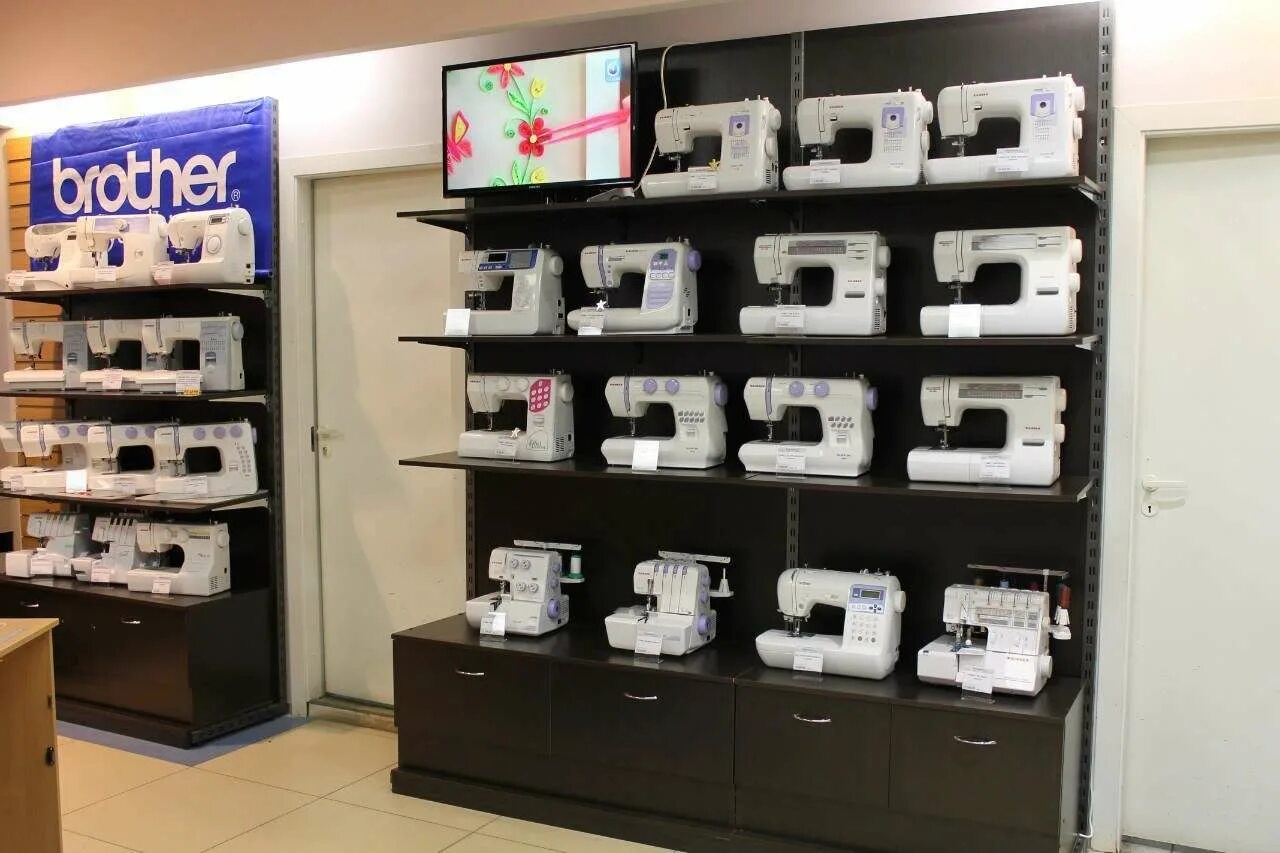 Лермонтова 25 абакан. Лондон косой переулок магазин уизли. Хогсмид писарро. Косой переулок лавка олливандера. Мебельная фабрика на лермонтова омск.