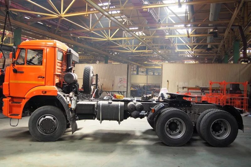 Шасси камаз 6 6. Камаз 65111 седельный тягач. камаз-65111 6х6. камаз 65111 шасси. камаз 65111 6х6 шасси.