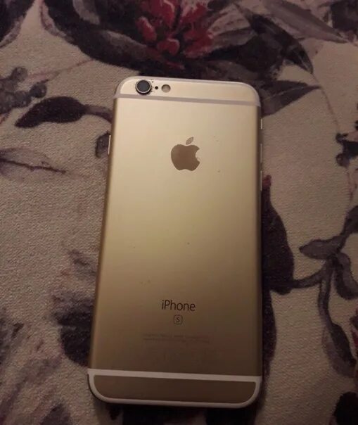 Находка айфона. Айфон 6с на диване. Iphone 6 на столе. Айфон за 160000 рублей. Найти айфон.