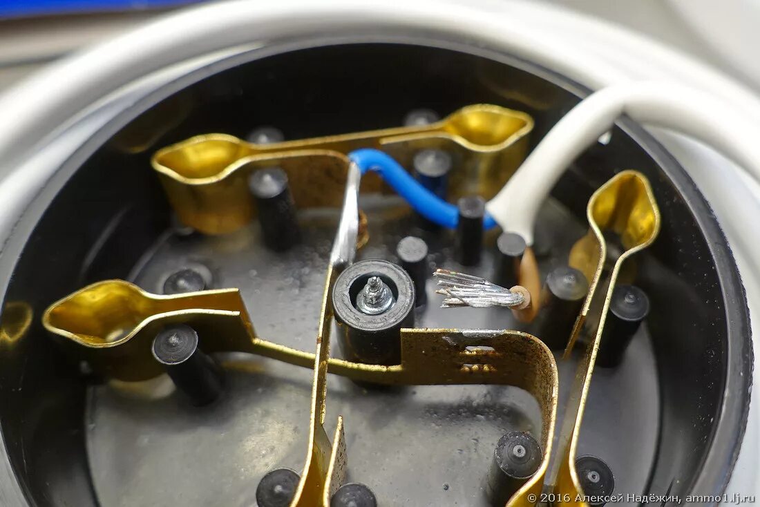 разобрать круглый разъем. круглый разбор. Gx53 лампа икеа. круглый разбор. советская розетка s18.