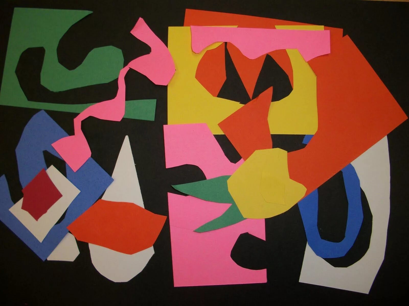 абстрактная композиция из геометрических фигур. композиция из геометрических фигур. аппликации французского живописца анри матисса. композиция из геометрических фигур в цвете. аппликация композиции.