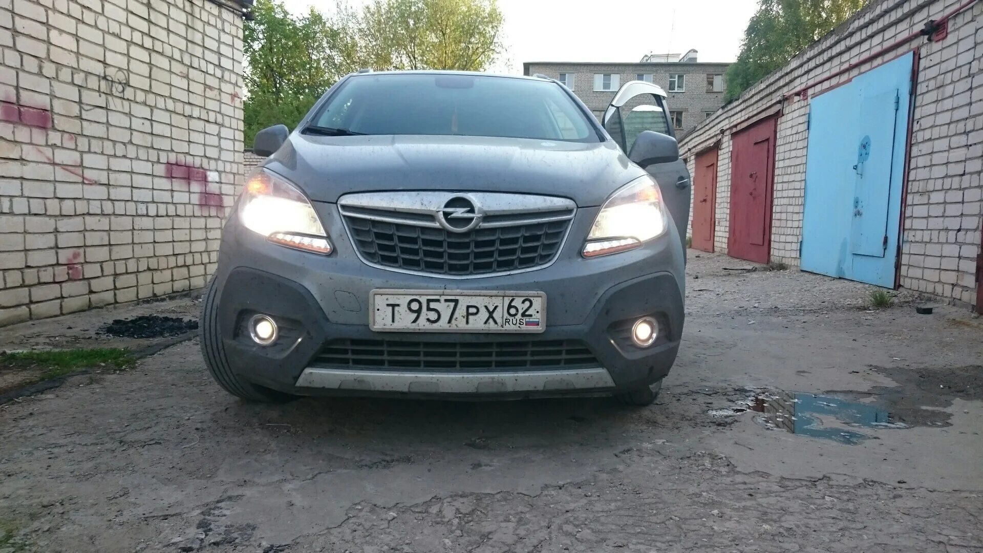 Опель мокка ближний свет. ПТФ Opel Mokka 2013. Противотуманки на Опель Мокка 2014. Противотуманки Опель Мока. ПТФ Опель Мокка левая.