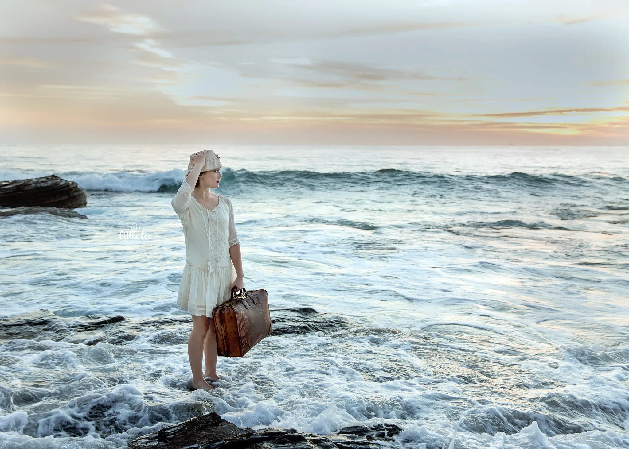 Спокойная и в тоже время. Девушка-море. Девушка на берегу моря. Девушка и океан. Фотосессия на море.