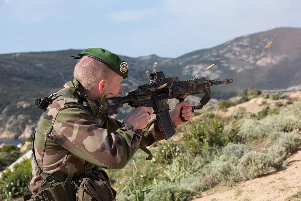Служу франции. Французский иностранный легион с hk416. hk416 французский легион. иностранный легион франции 2rep. французский иностранный легион 2 rep.