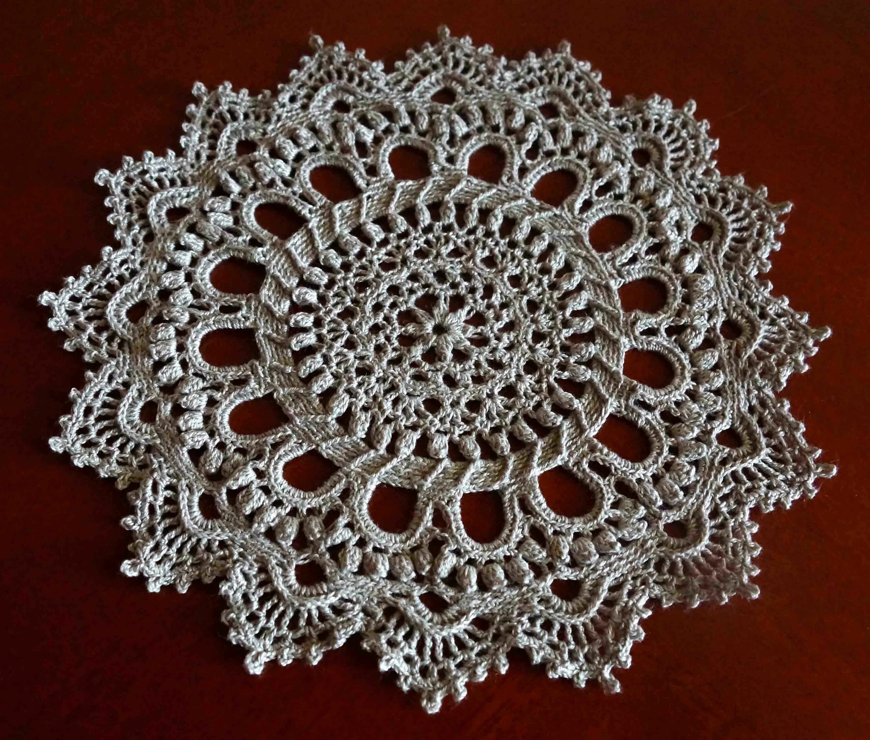 Салфетки крючком часть 4. Салфетка Doily. Салфетки крючком. Объемные салфетки. Круглая вязаная салфетка.