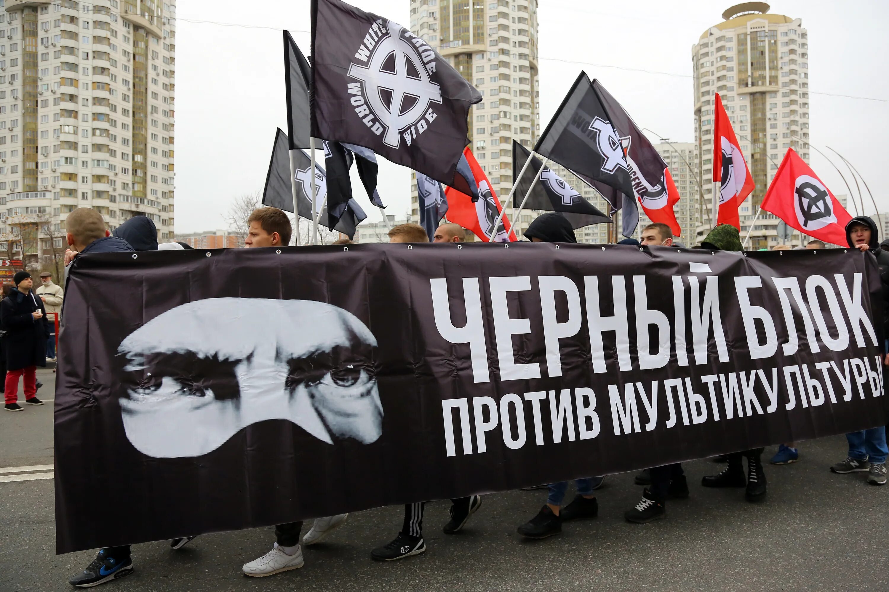 Русский неонацизм. Русский неонацизм. Русский марш нацики. Русские националисты. Русский марш 2013.