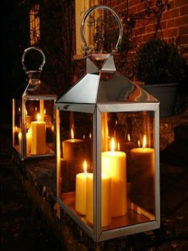 Домик со светящимися окнами. Домик со свечкой. Подсвечник в виде домика. Домик со свечкой. Подсвечник для свечи домик.