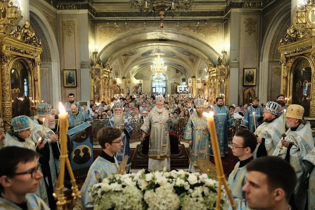 Служба в елоховском соборе сегодня. Служба в елоховском соборе сегодня. Собор богородицы в елохове. Алтарь в елоховском соборе. Служба в елоховском соборе сегодня.