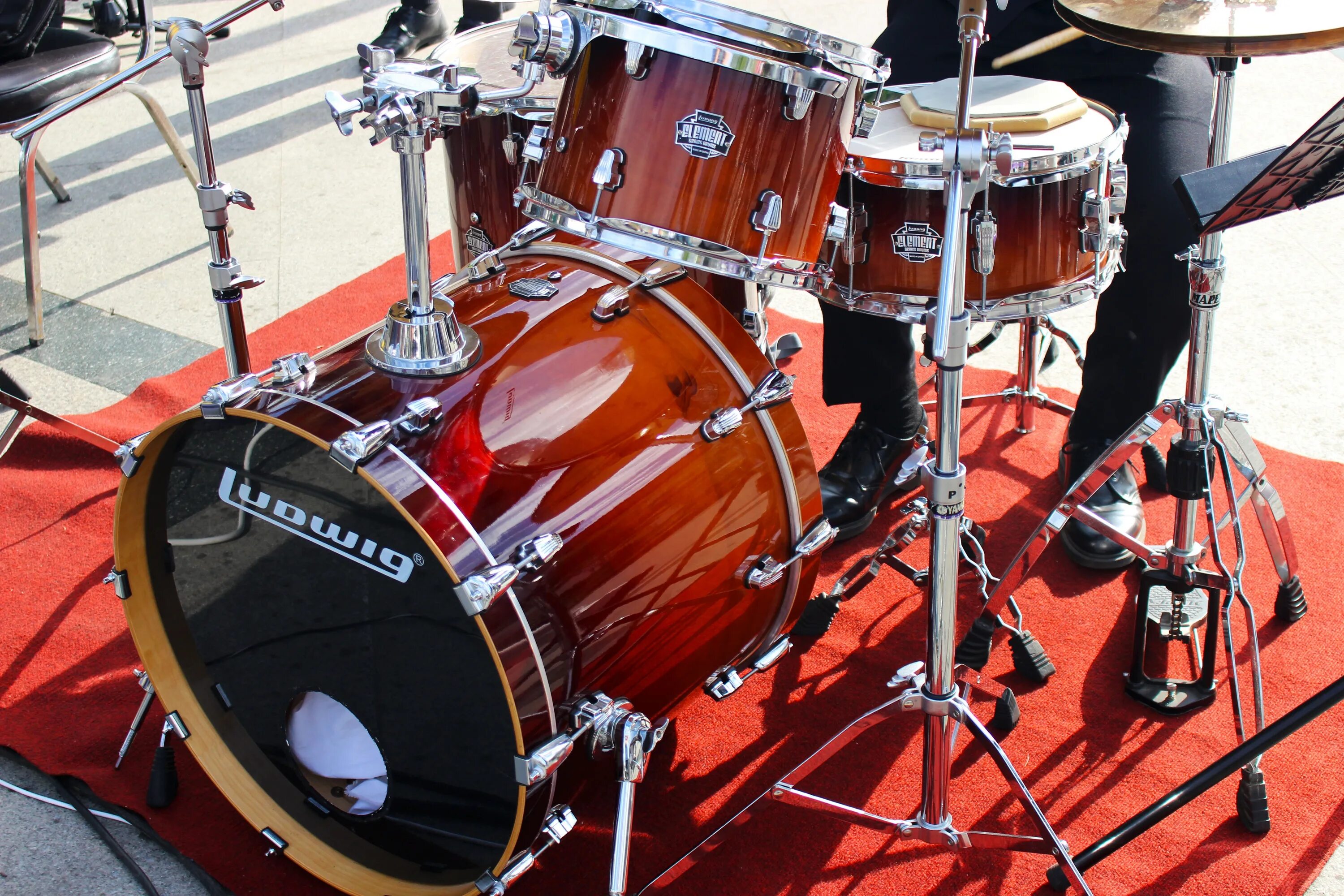 Pearl rhythm traveler. Домашние барабаны. Квадратный барабан. Барабанная музыка 5 букв. Ударная установка.