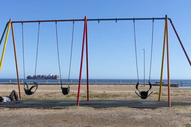 Качели в перми. Качели в перми. Дети на качелях. Качели в перми. Качели садовые 3-х местные "секвойя".