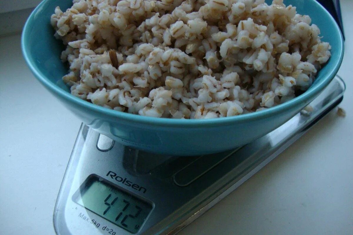 Сварить перловку вкусно на воде рассыпчатую. Перловая каша размазня. каша перловая рассыпчатая. перловка для варки. перловая каша на воде.