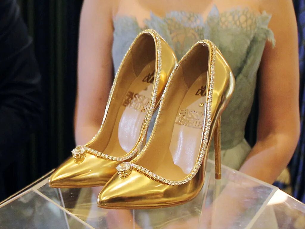 Expensive предложения. Туфли Пэшион Даймонд. Jada Dubai passion Diamond Shoes. Туфли из золота и бриллиантов. Туфли за 1000000.