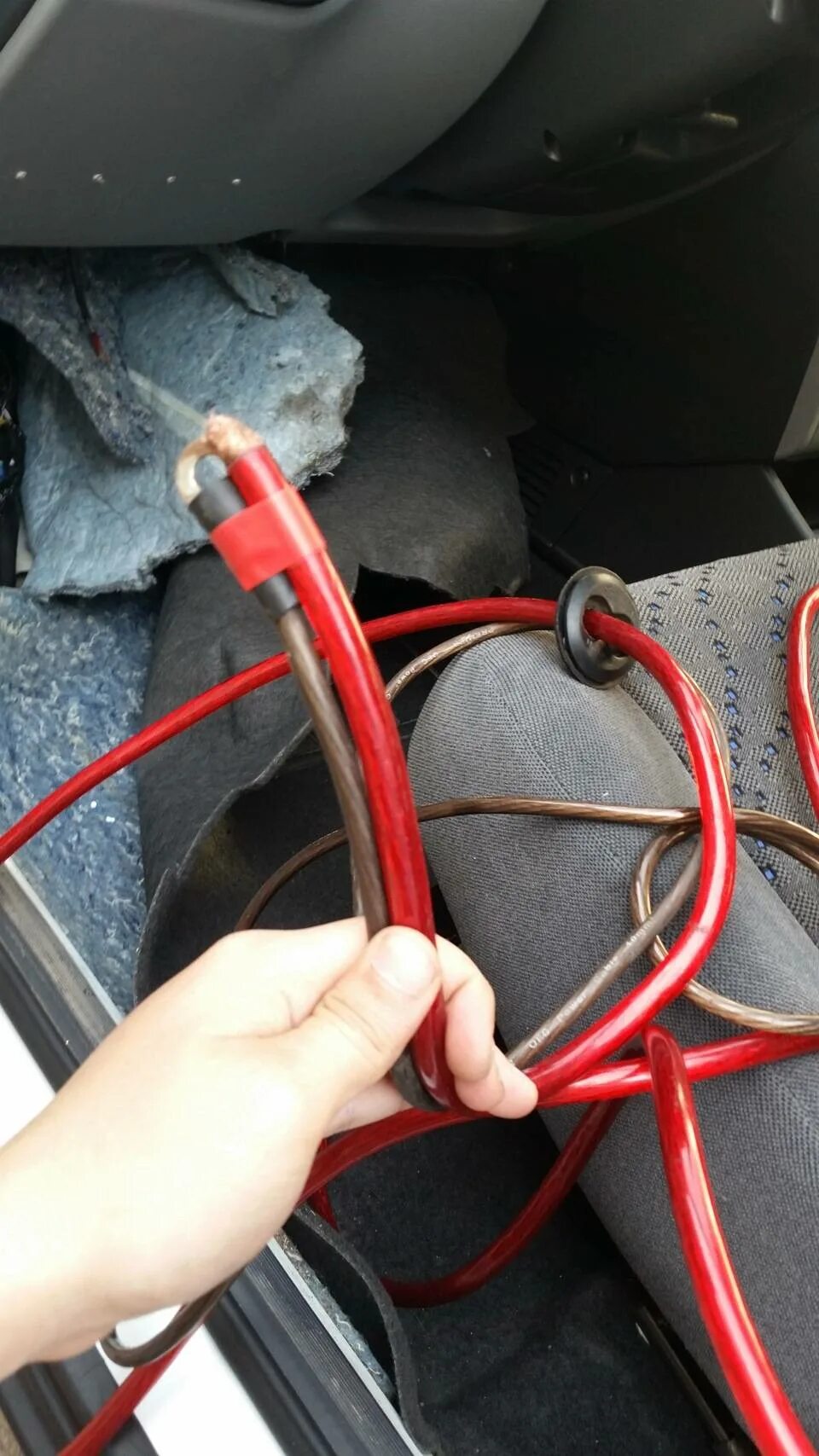 Шкода фабия 2 протяжка провода для сабвуфера. Phoenix gold ti210d4 сабвуфер. Протяжка провода для сабвуфера honda rd1. Протянуть сабвуфер. Nissan x-trail t30 протяжка проводов для сабвуфера.