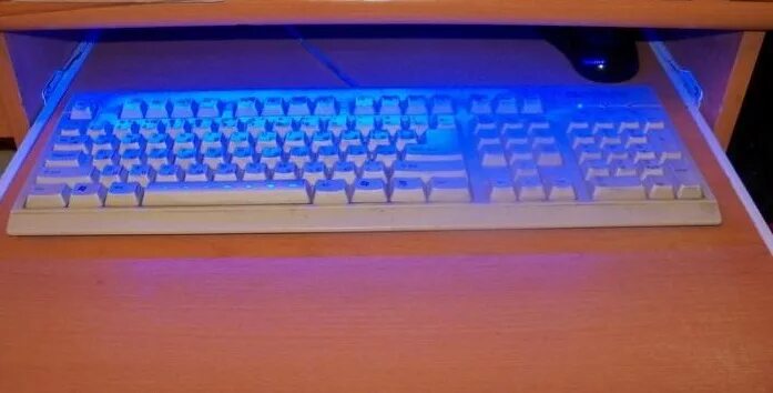 Подсветка клавиатуры ноутбука выключается. Светодиодная лента для клавиатуры. Ноутбук с подсветкой клавиатуры. Светодиодная лента в клавиатуру ноутбука.