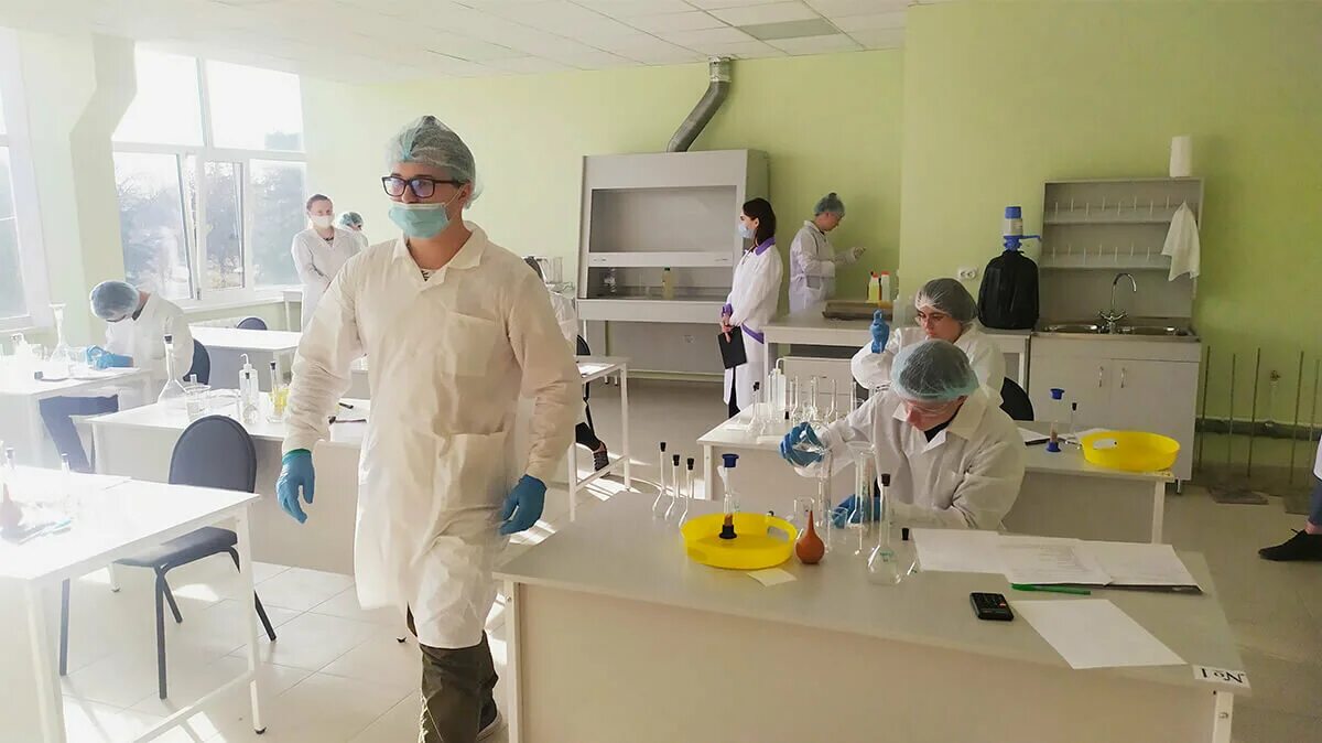 Новоблэлектро марево мастер участка. Химиков 20 волжский. Старший мастер. Химиков д. Волжский химик.