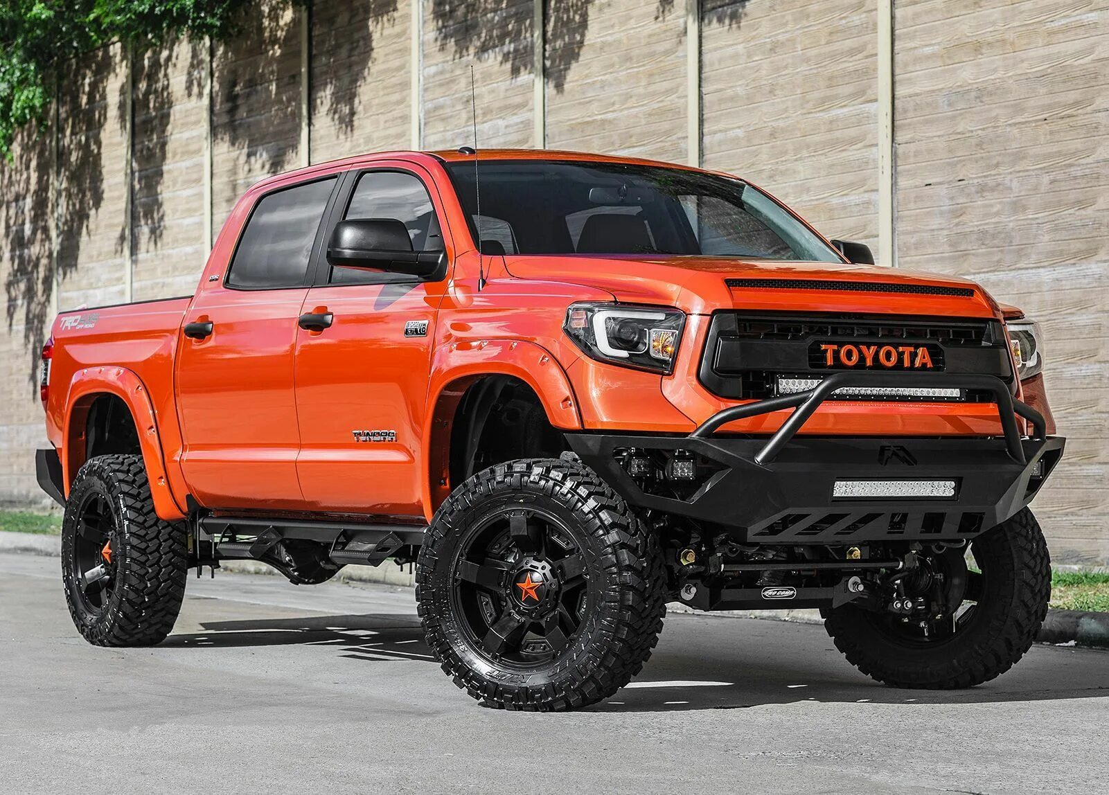 Тойота тундра TRD 2016. Toyota Tundra CREWMAX. Toyota Hilux TRD Pro 2020. Toyota Tundra TRD Lifted.