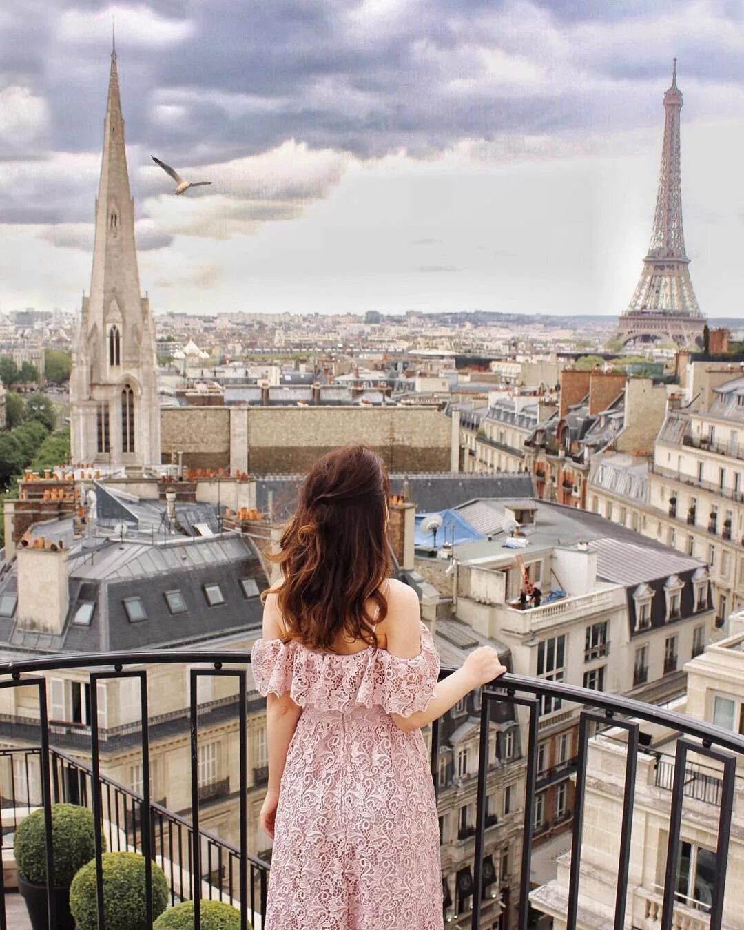 Фотосессия в париже. «Девушка в Париже». Девушка на фоне Эйфелевой башни. Девушка и Эйфелева башня. Девушка в Аари.
