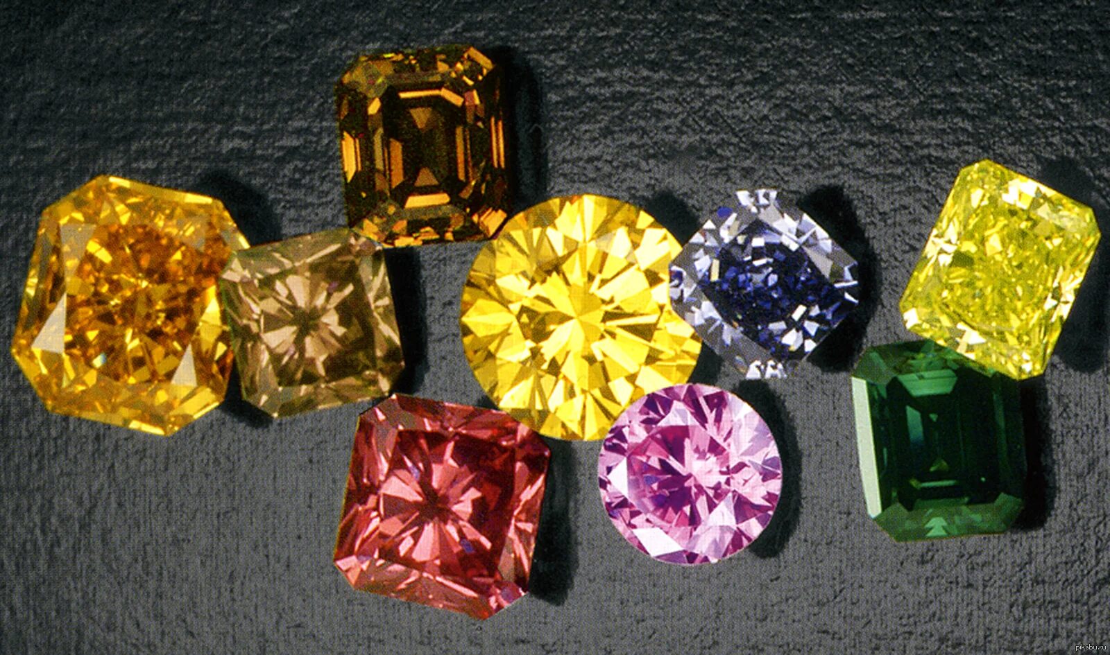 Какие драгоценные камни самые дорогие. Разноцветные бриллианты. Разноцветные Алмазы. Ювелирные камни. Синтетические Алмазы.