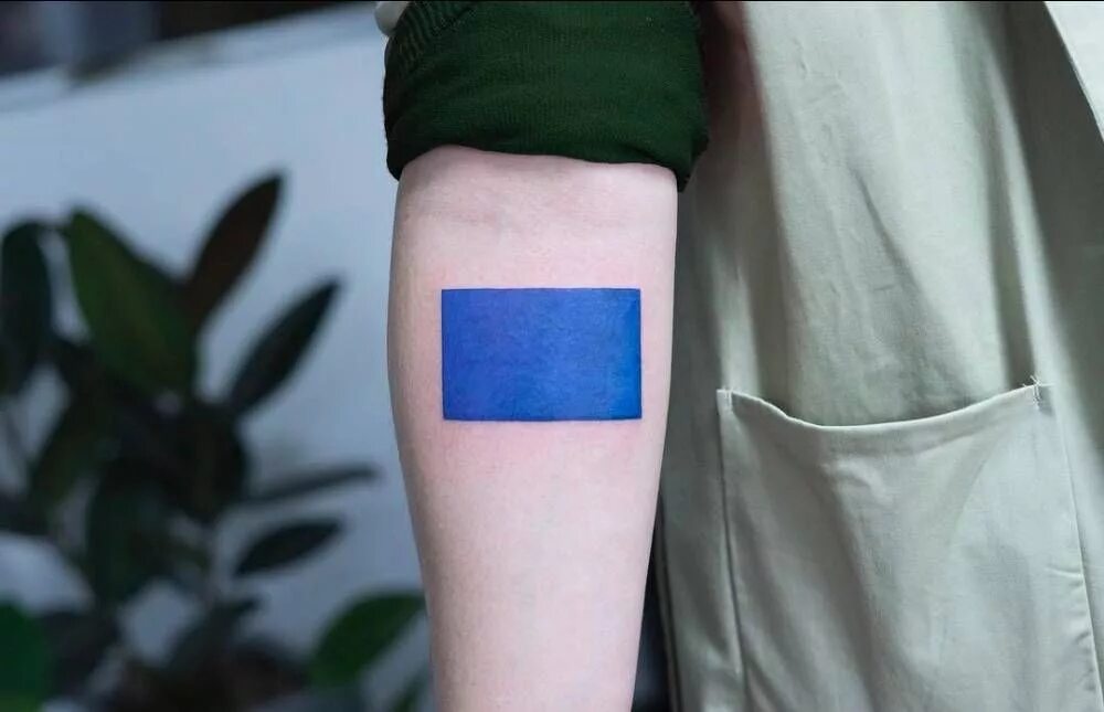 Тату в прямоугольнике. Синие Татуировки. Тату в виде прямоугольника. Мини тату в квадрате.