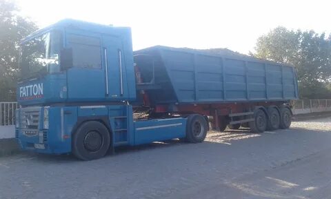 Тягач с зерновозом полуприцепом