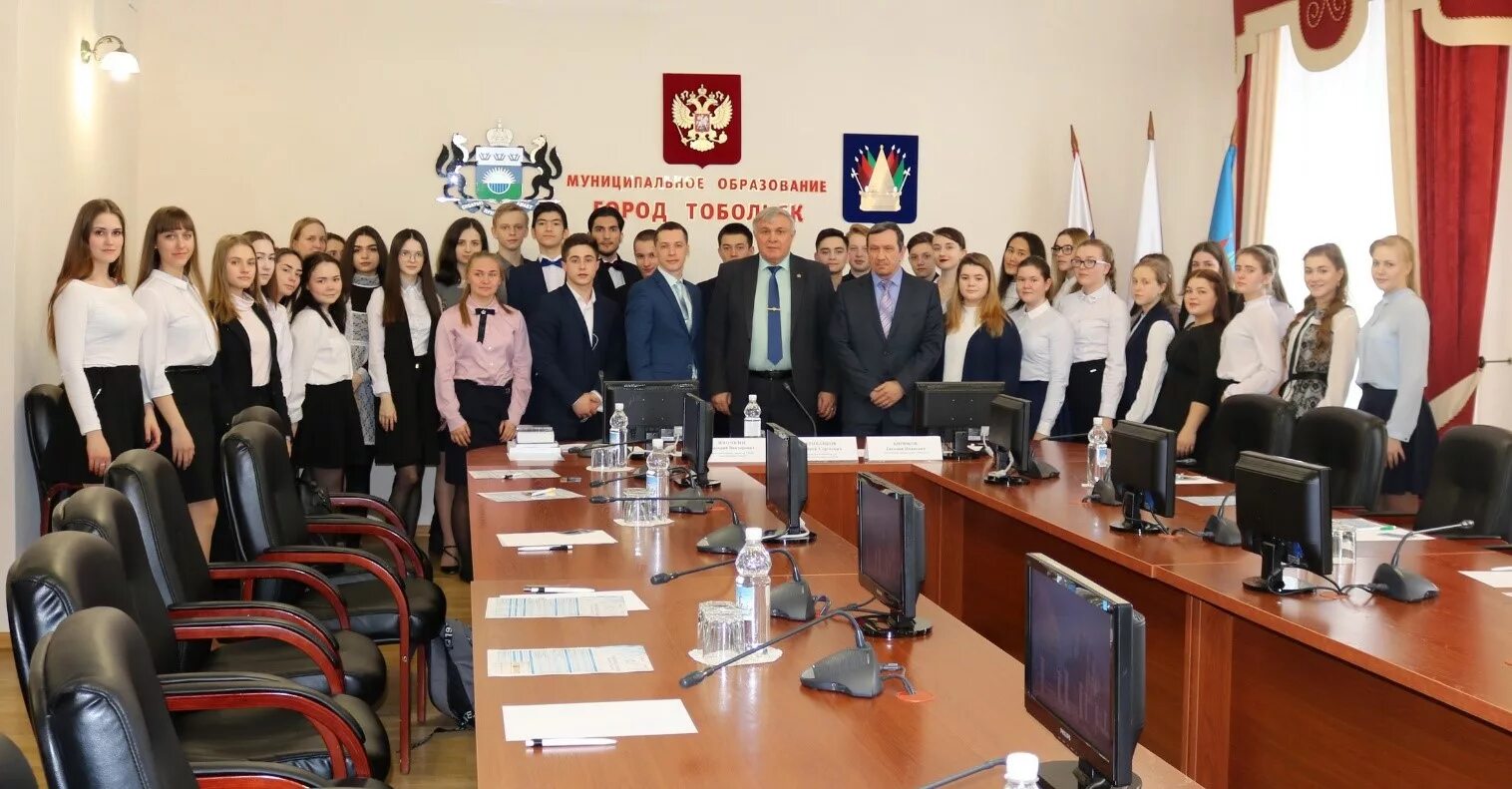 120а, 6-й микрорайон, тобольск. администрация города тобольска. зал судебного заседания мирового судьи. загидуллина тобольский городской суд. подросток в суде.