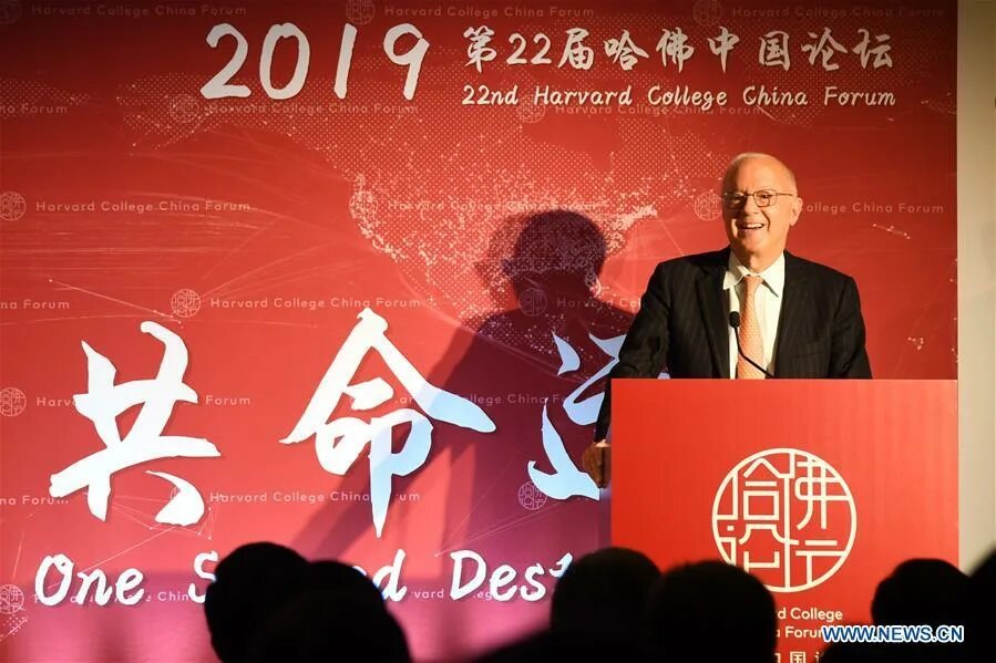 Chinese fora. Китаянка с флагом. China africa summit. Chinese fora. Лидер кнр в 1969.