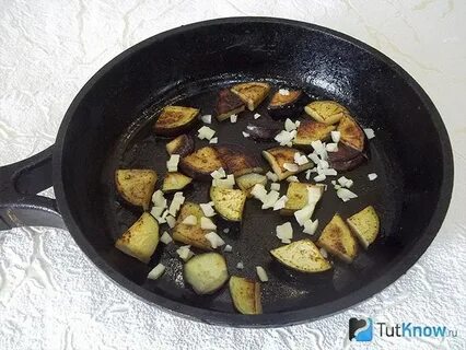 Баклажаны с яйцом на сковороде