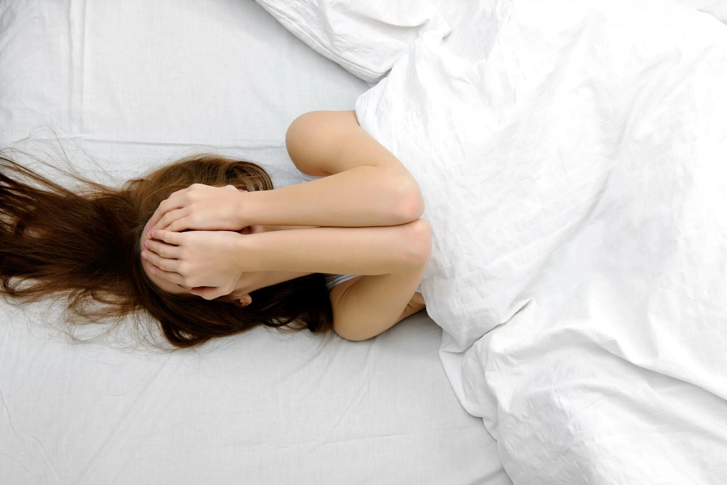 Сонник приснились новый телефон. К чему снится нынешняя девушка. К чему снится нынешняя девушка. Женщины на кровати дома. Девушка стесняется своего тела.