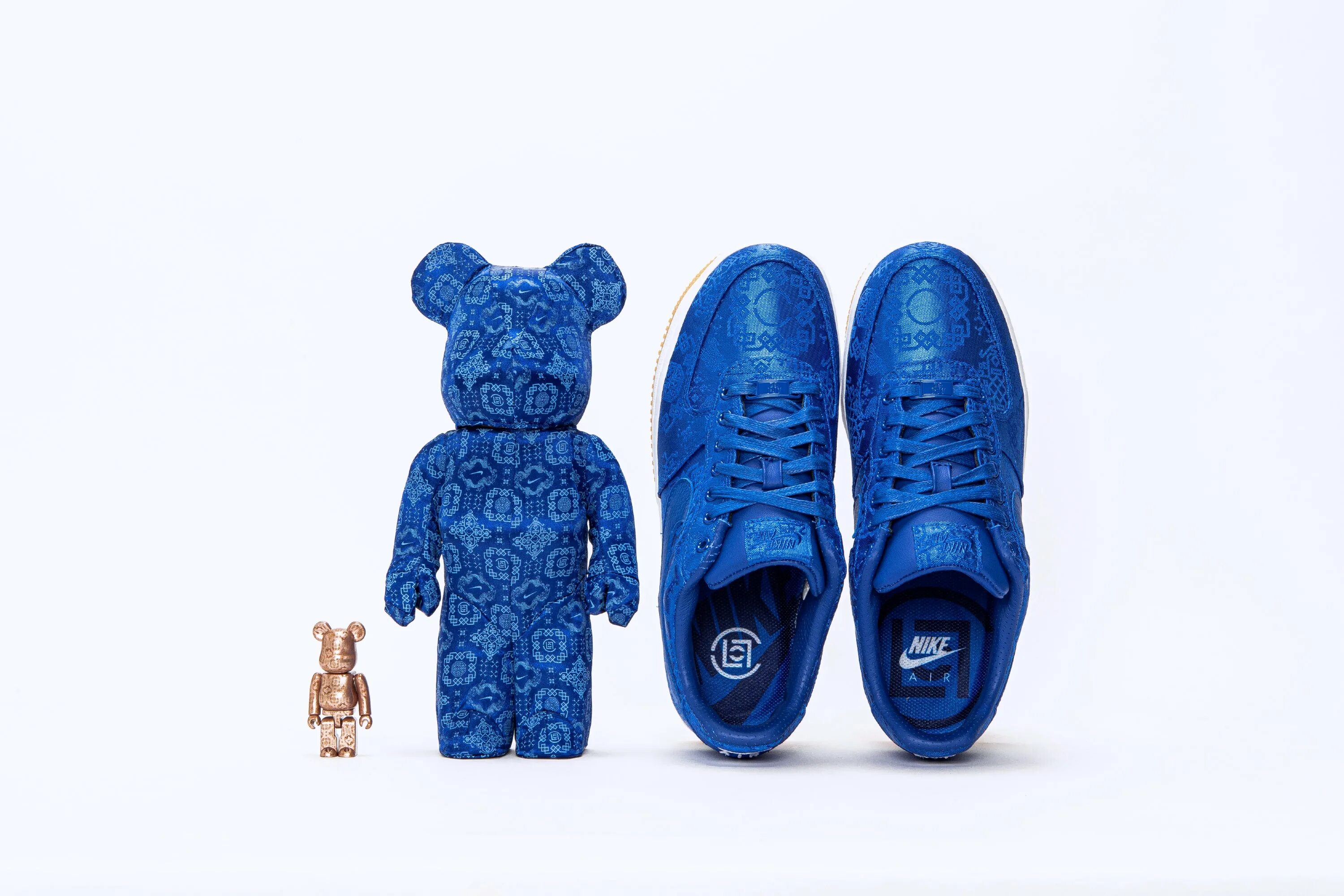 Medicom Bearbrick найк. Bearbrick Clot Nike. Bearbrick x Nike. Clot x Nike Air Force 1 «Blue Silk». Медведь найк