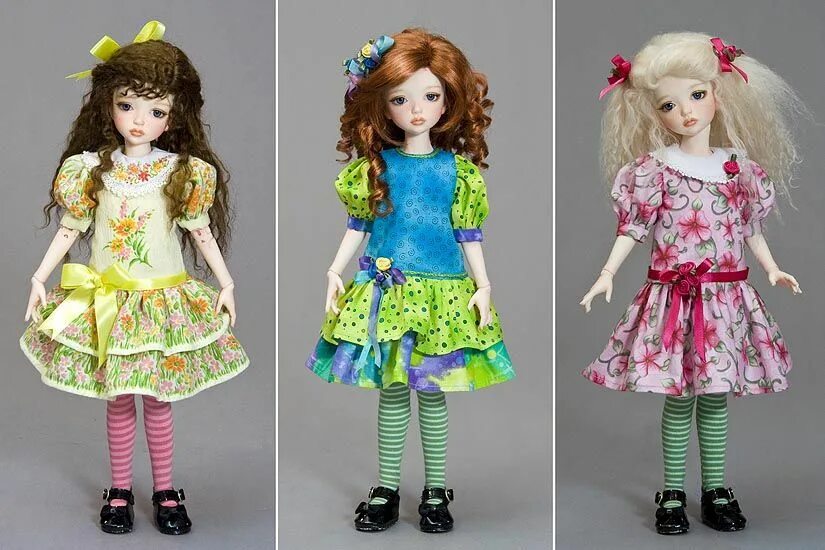 Платье для куколки. Одежда для кукол. Кукольные платья. Платья для кукол. Красивая одежда для кукол.