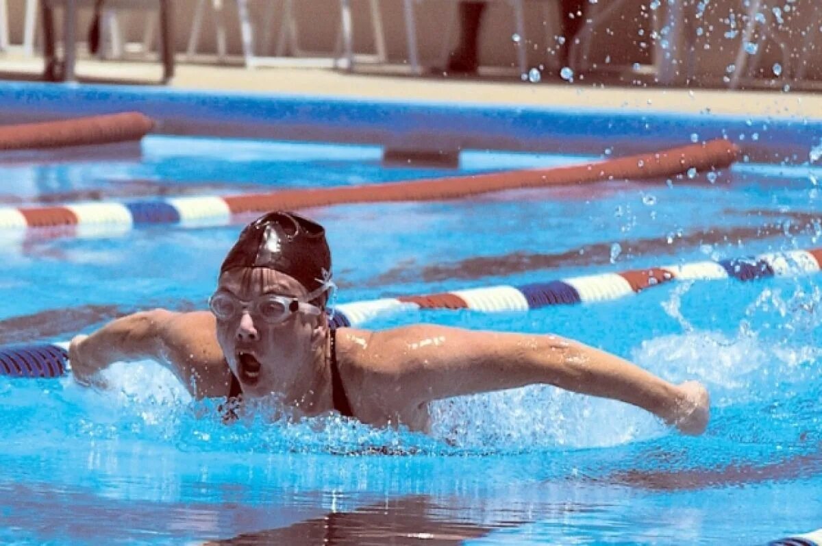 Swimming pool. Синхронное плавание канада 1920. Water polo player. Спортсмены водных видов спорта. Пловец.