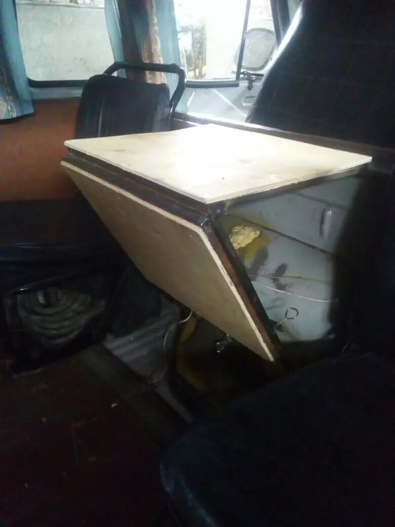 Столик УАЗ 452 салонный. Столик для УАЗ буханки складной. Складной стол в УАЗ Буханка. Столик в УАЗ фермер. Уаз столиком