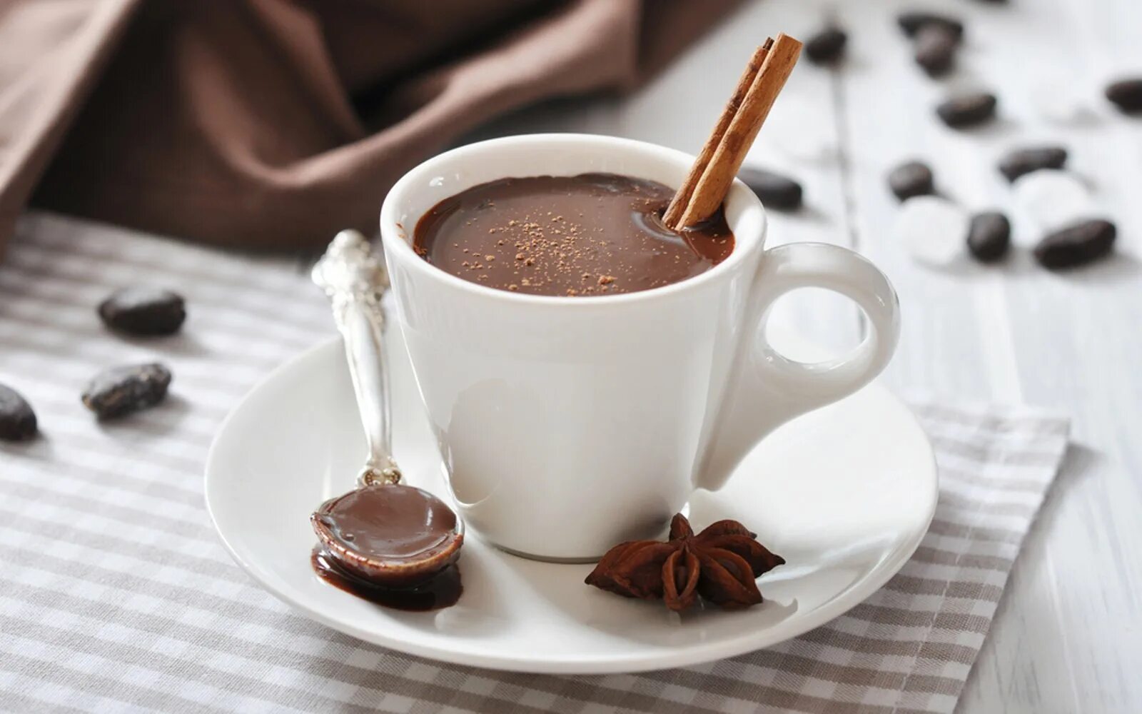 Горячий шоколад без шоколада. Горячий шоколад. Чашка горячего шоколада. Шоколад напиток. Горячий шоколад подача.