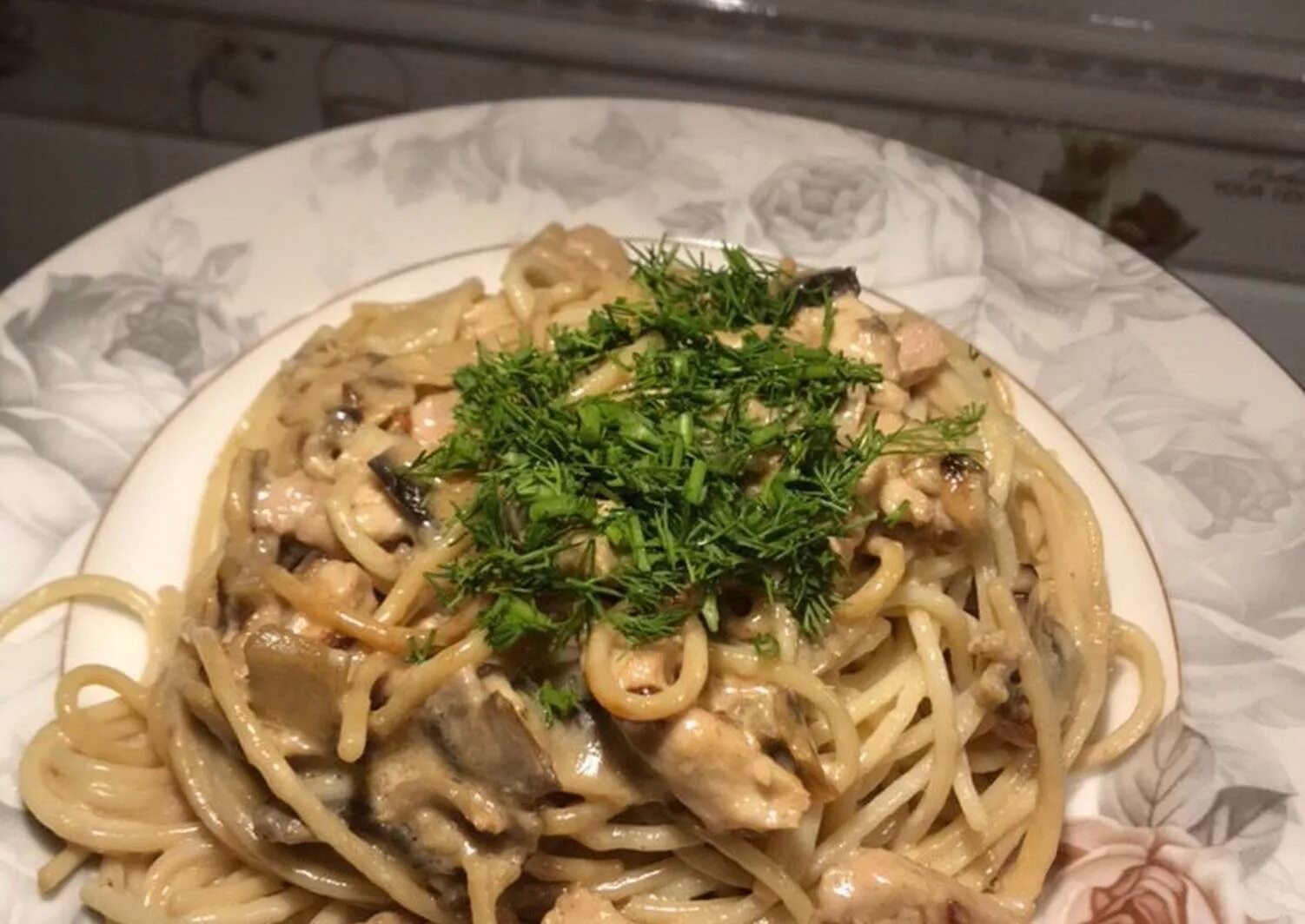 Лапша с курицей и грибами рецепт. Рамен с шампиньонами. Лапша удон с грибами и овощами. Паста фетучини с грибами. Лапша с грибами.