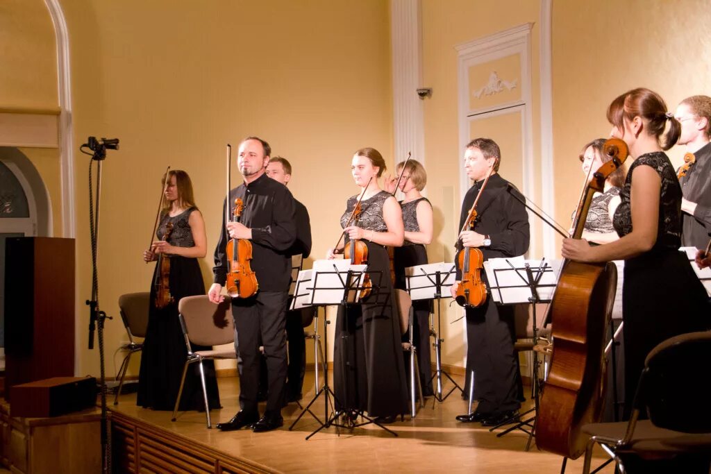 Камерный ансамбль солисты нижнего новгорода википедия. Солисты нижнего. Солисты нижнего новгорода. Нижегородский оркестр. Фалина татьяна оркестр нижний новгород.