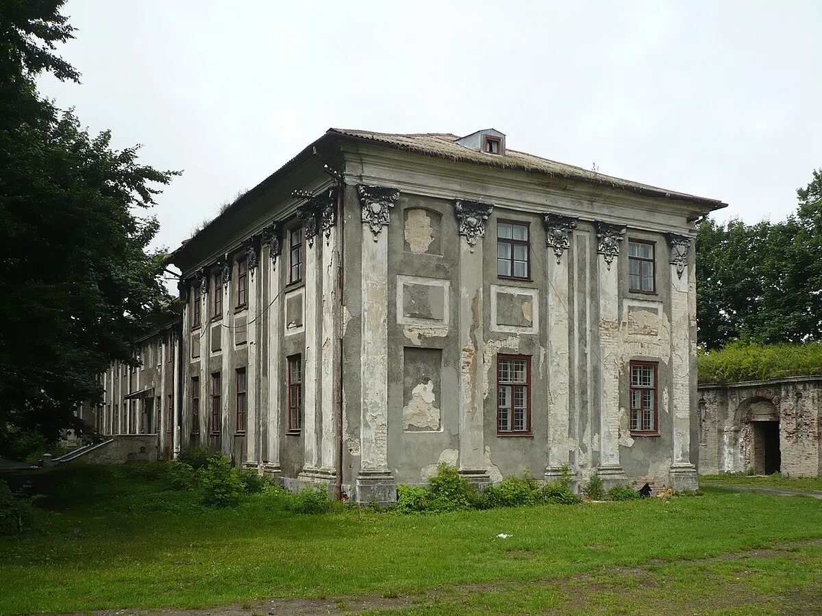Жили в бродах. Синагога в рашкове. Бродский замок броды. Броды замок. Бродовский замок львовская область.