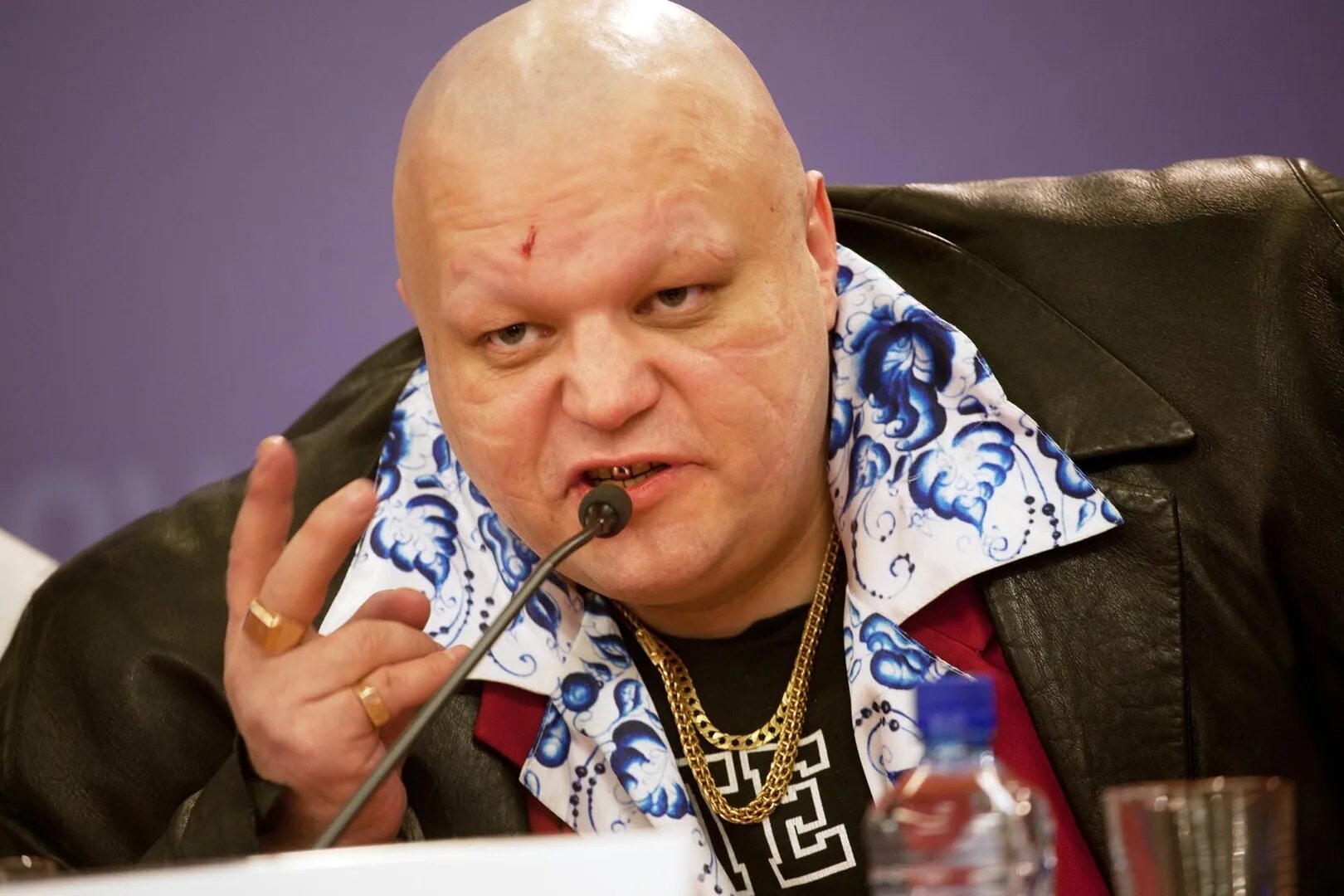 Шоумен стас барецкий. Пиджак барецкого. Стас барецкий музыкант. Стас барецкий в группе ленинград. Стас барецкий 2020.