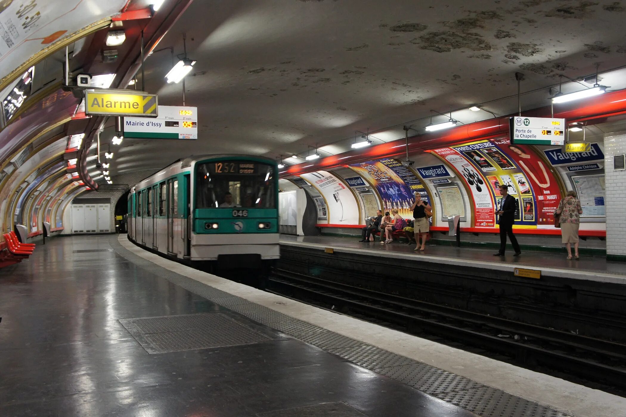 Метрополитены франции. Вожирар (станция метро). Станции метро во Франции. Станции метро Парижа. Метрополитен Франции.
