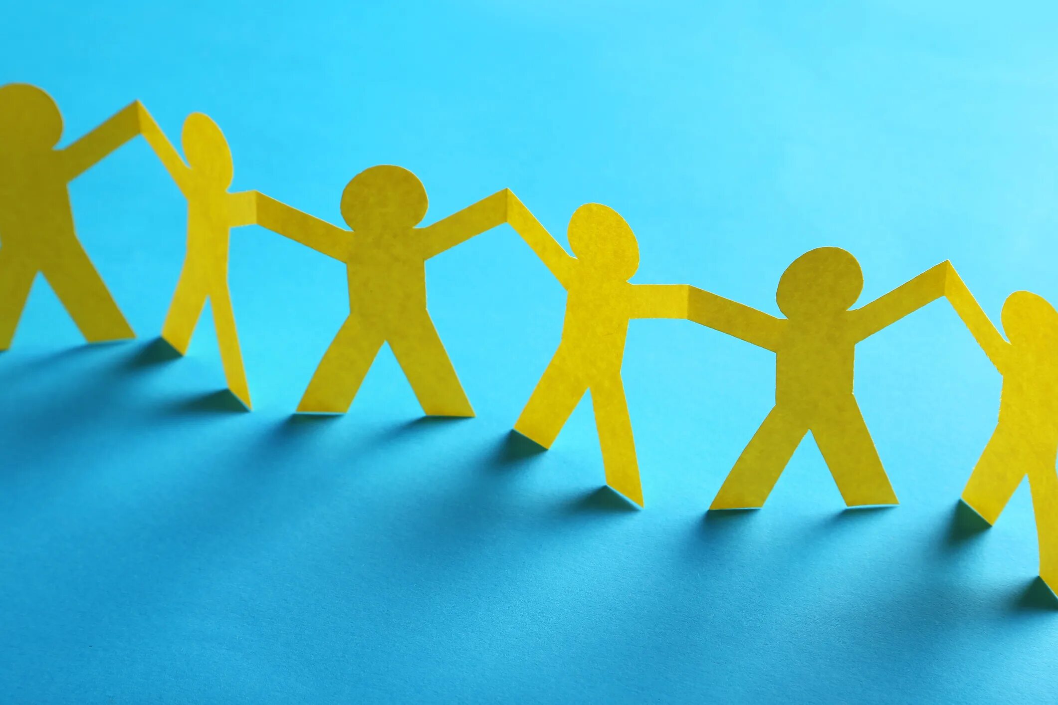 Бумажная гирлянда из человечков. Человек из картона. Бумажная гирлянда из человечков. Проволочный каркас для скульптуры. Подвижные игрушки из картона.