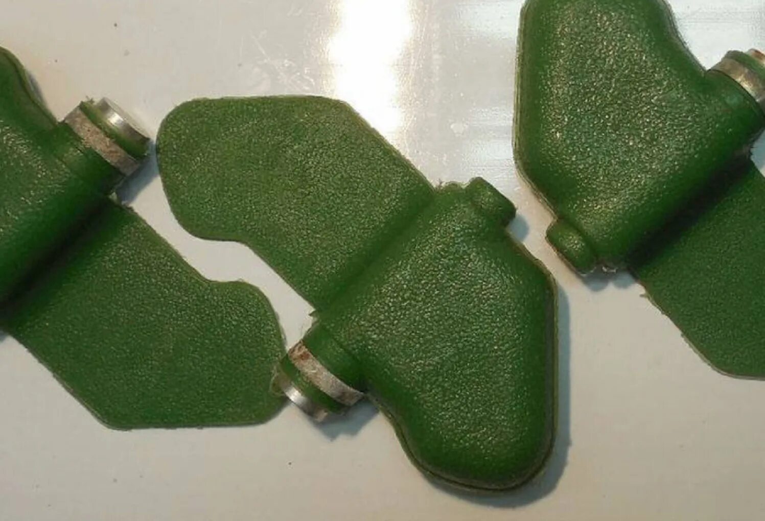 Противопехотная мина лепесток пфм-1с. Пфм-1 лепесток. Пфм-1 мина. Пфм-1 мина. Пфм-1 мина.