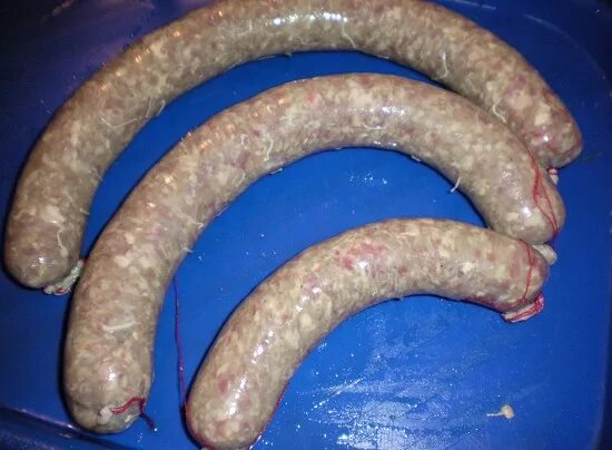 Как разморозить купаты. Купаты сырые. вареные купаты. колбаски из фарша на сковороде. купаты в разрезе.