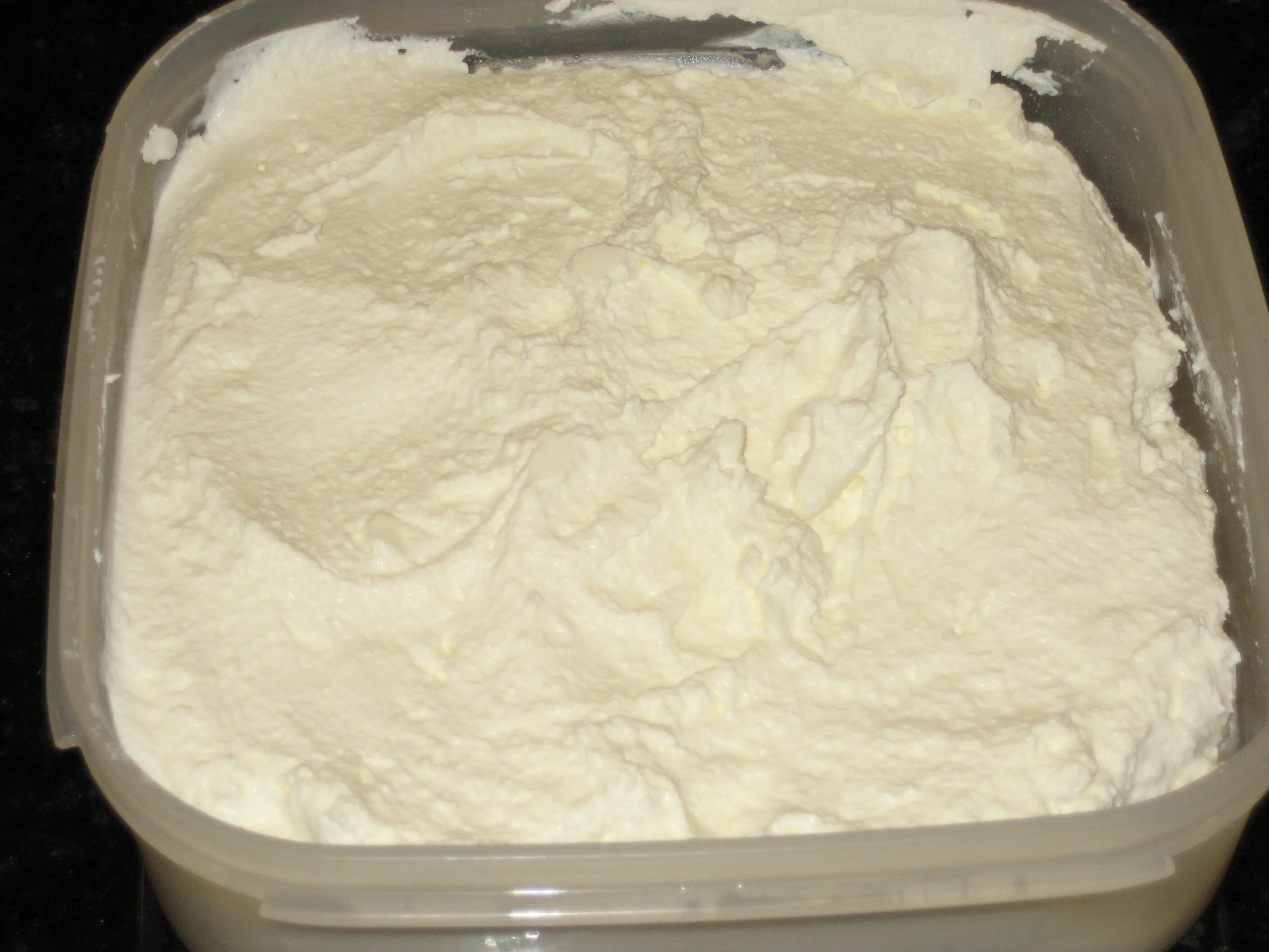 Правильный творожный крем. Торт из творожного крема. Творожный крем для торта. Крем для торта из творога. Рецептура творожного крема.