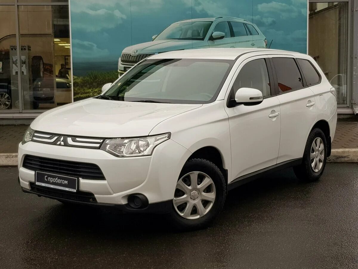 Mitsubishi outlander отзывы владельцев. Митсубиси Аутлендер 2013. Mitsubishi Outlander 2013. Mitsubishi Outlander 2013 белый. Мицубиси Аутлендер 2013 года.