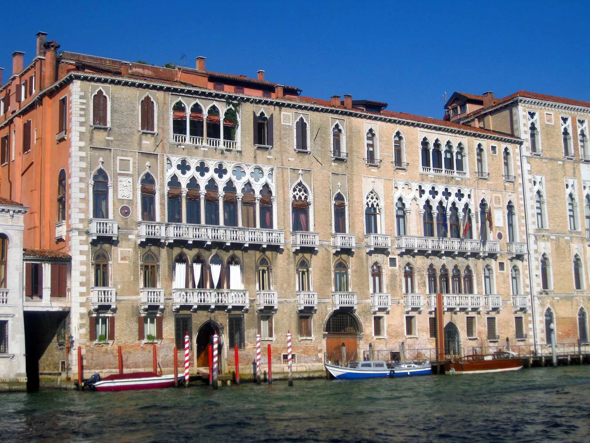 Дворец контарини фазан венеция. Италия рим палаццо поли. Палаццо барбариго делла терацца. Палаццо колонна в риме фасад. Палаццо это.