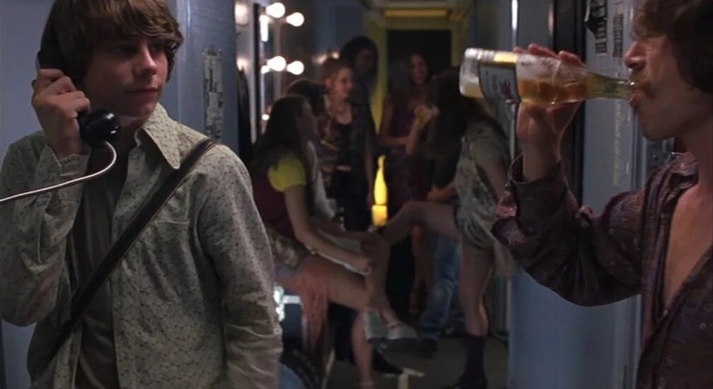 Is almost famous. Almost famous 2000. почти знаменит.