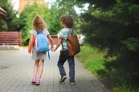My sister walk to school