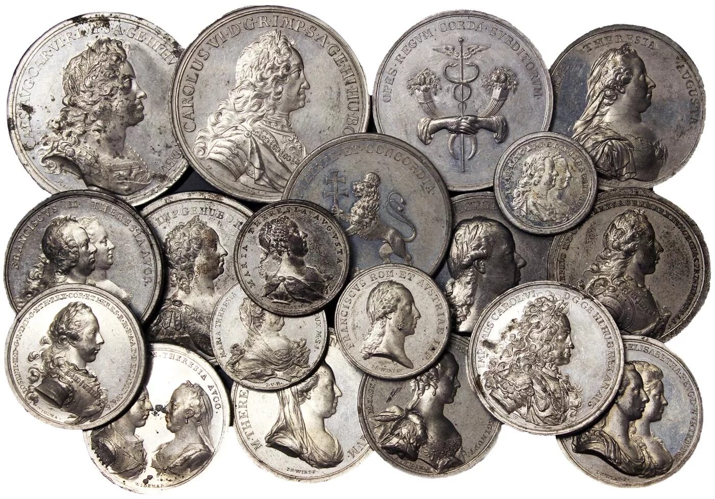 Монеты 1700-1800 года с двумя VV. Старинные европейские монеты. Древние германские монеты. Старинная немецкая серебряная монета.