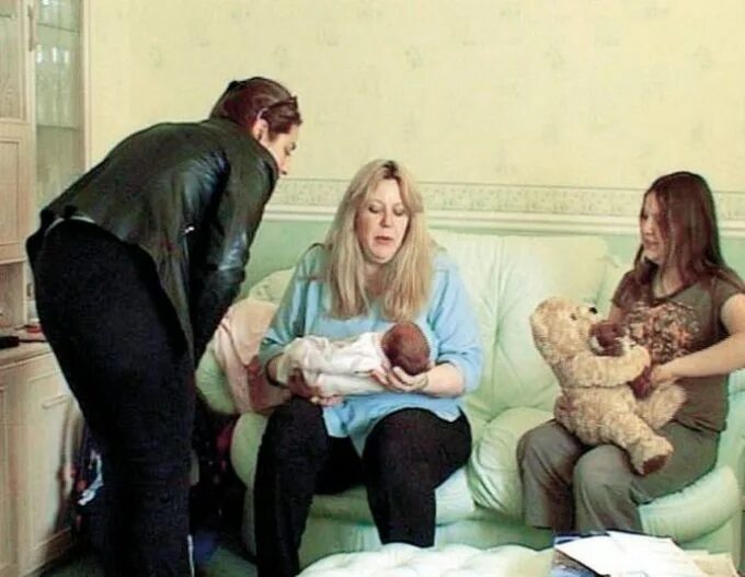 суррогатное материнство. новый фильм про суррогатное материнство. суррогатная мать и ребенок. суррогатное материнство. суррогатное материнство.